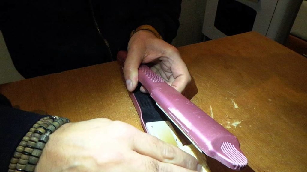 Come pulire la piastra per capelli Come pulire la piastra per capelli