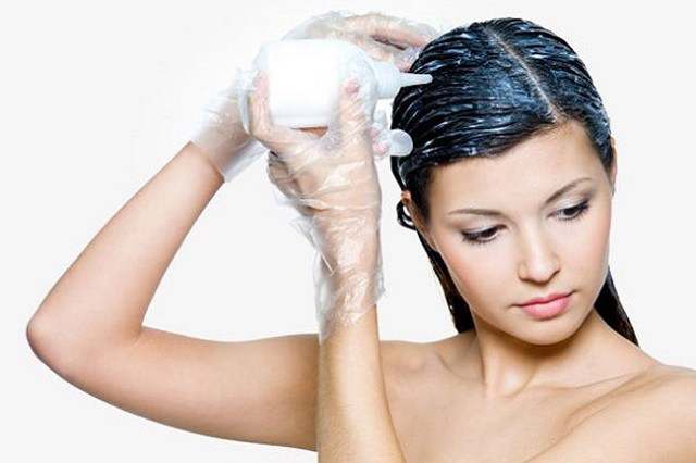 Come eliminare i riflessi rossi dai capelli Come eliminare i riflessi rossi dai capelli
